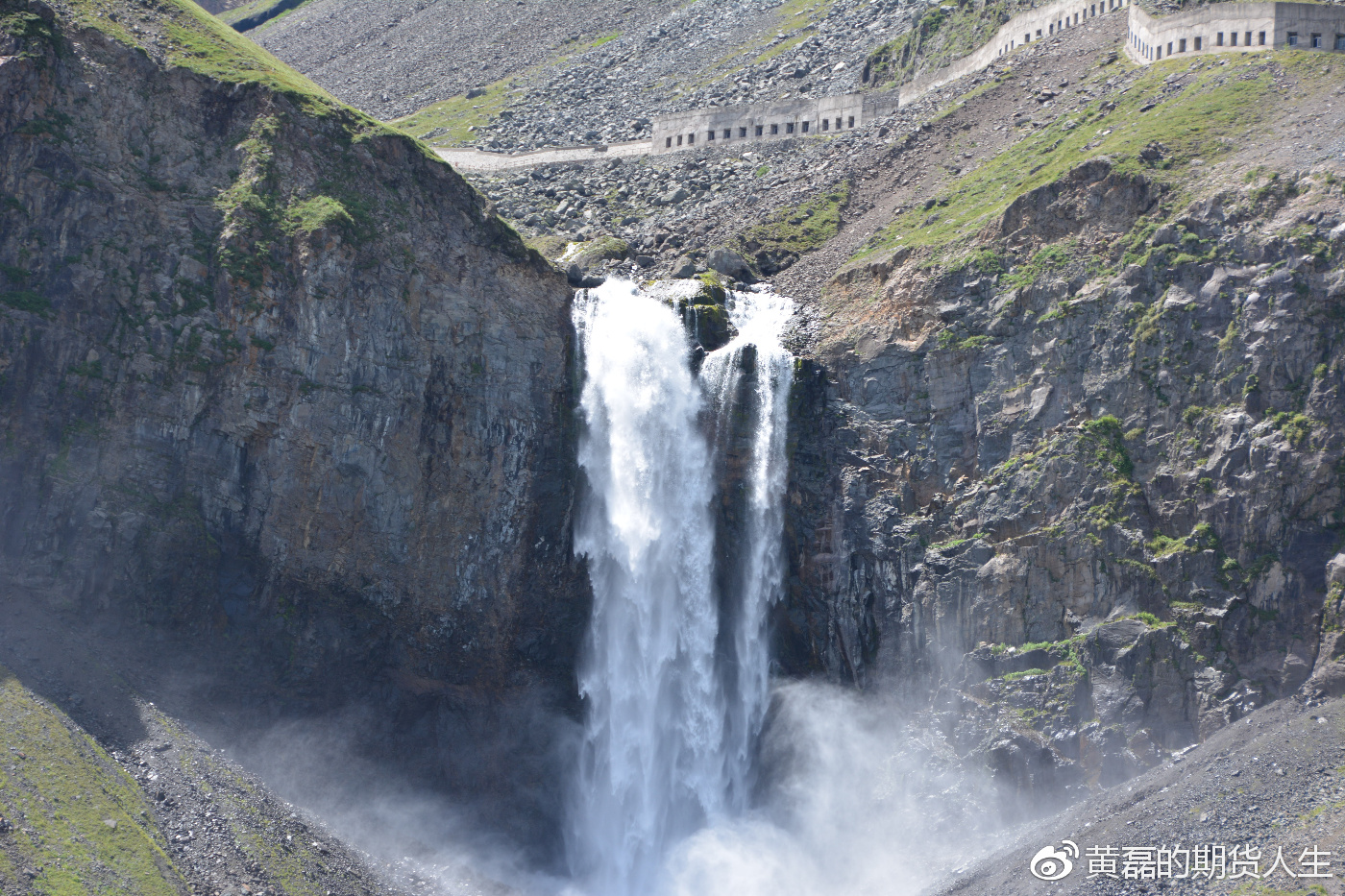 长白山天池瀑布，天池是我旅游后印象最深的景点之一